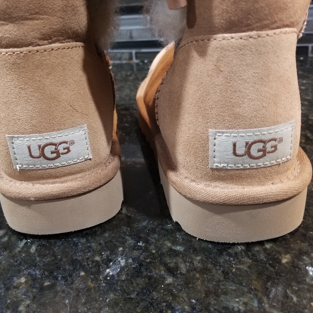 Ugg boots never worn - Picture 2 of 6